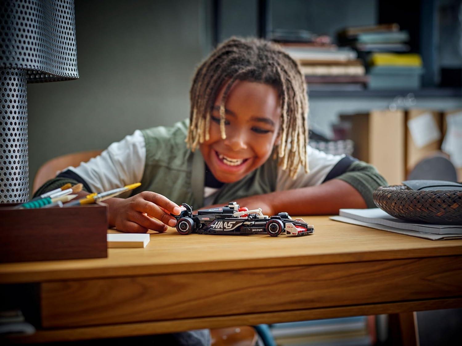 Descubrimos el LEGO Haas VF-24: emoción y detalle en cada pieza