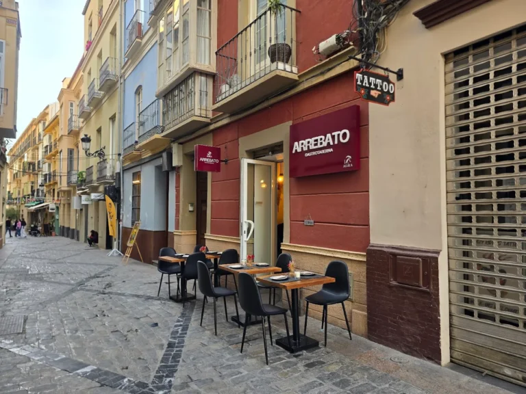Restaurante Arrebato Gastrotaberna: Fusión de Tradición y Vanguardia en el Corazón de Málaga