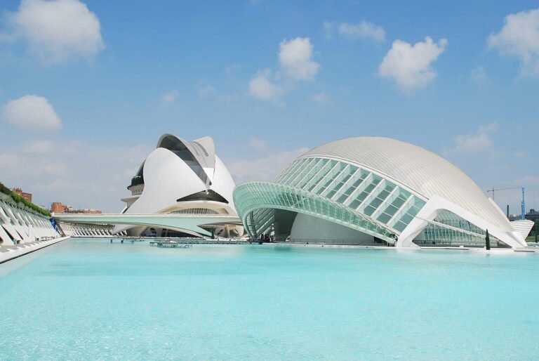 Valencia: Un Destino de Historia y Modernidad Valencia: Un Destino de Historia y Modernidad